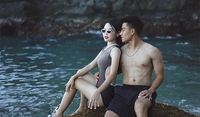 Khoảnh khắc ngọt ngào của Uông Ngọc Tiến và Thương Phan, thể hiện tình yêu và sự gắn bó