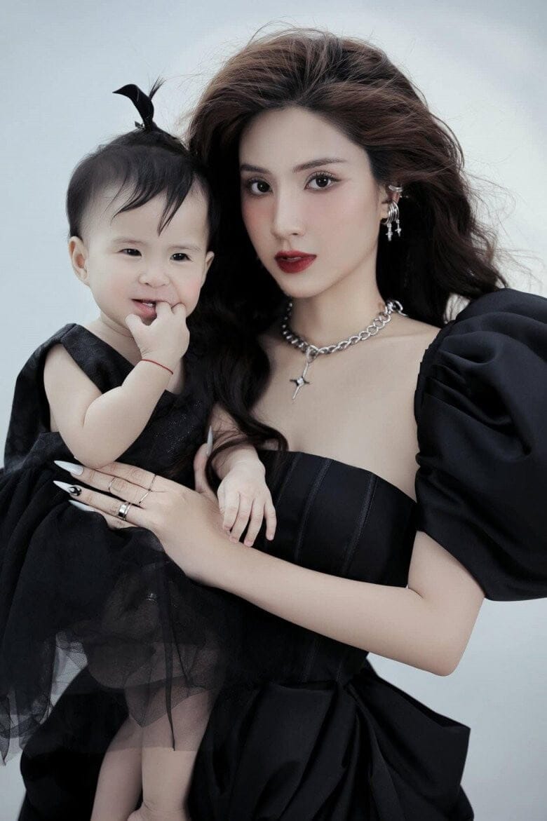 Gen Z làm mẹ đơn thân: Diễn viên Thiên An cùng con gái 1 tuổi làm idol Tóp Tóp hút triệu lượt xem