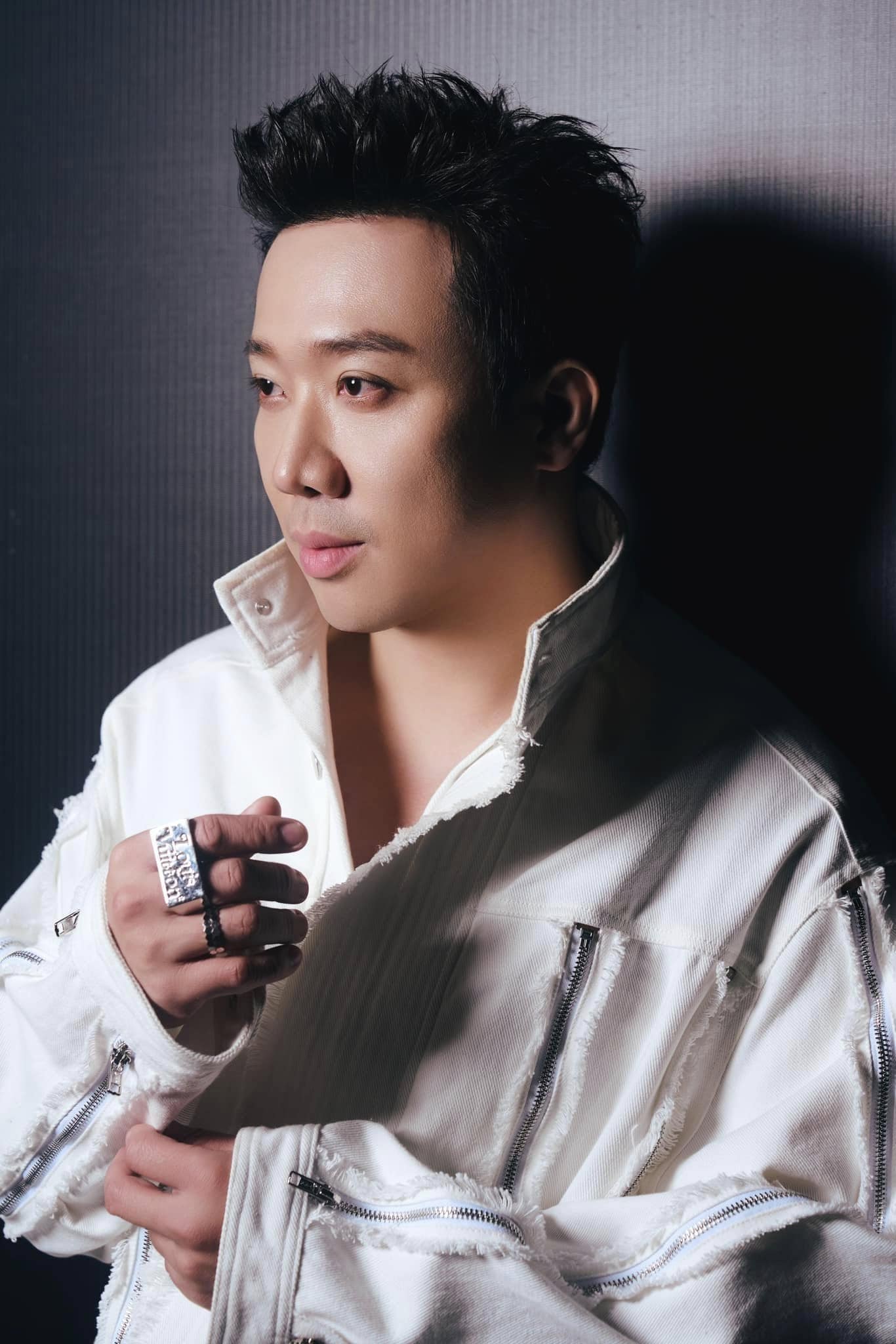 Trấn Thành: Nam nghệ sĩ đa tài nhiều fan và antifan nhất showbiz 10 Từ cách Trấn Thành "đương đầu" với chiếc bụng mỡ: Một ngôi sao đã chạm đến đẳng cấp mới!