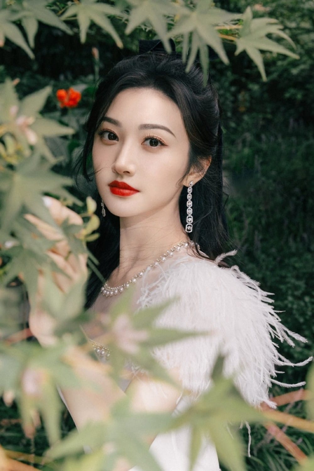 Cảnh Điềm: Quý cô tuổi Thìn đáng thương nhất showbiz vì bị bạn trai gán nợ,  rũ bùn đứng dậy sáng lòa