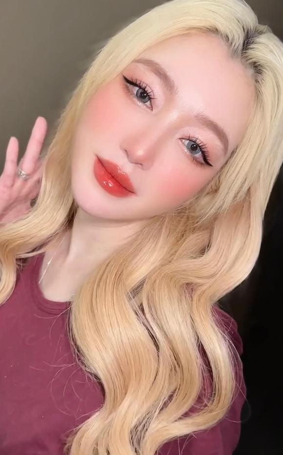 Tiểu sử Elly Trần - Biểu tượng quyến rũ thế hệ đầu và hành trình bản lĩnh vượt qua bão giông đời tư 1 Ảnh Elly Trần - Loạt ảnh Elly Trần thời còn là hot girl đình đám được 'khui lại', liệu có khác so với hiện tại?