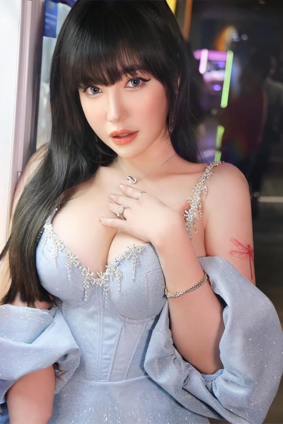 Tiểu sử Elly Trần - Biểu tượng quyến rũ thế hệ đầu và hành trình bản lĩnh vượt qua bão giông đời tư 3 Ảnh Elly Trần - Loạt ảnh Elly Trần thời còn là hot girl đình đám được 'khui lại', liệu có khác so với hiện tại?