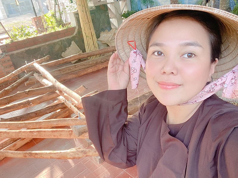 Giang Kim Cúc: Hành trình từ hoạt động thiện nguyện đến những biến cố dư luận 1 Giang Kim Cúc và những tranh cãi liên quan đến hoạt động thiện nguyện