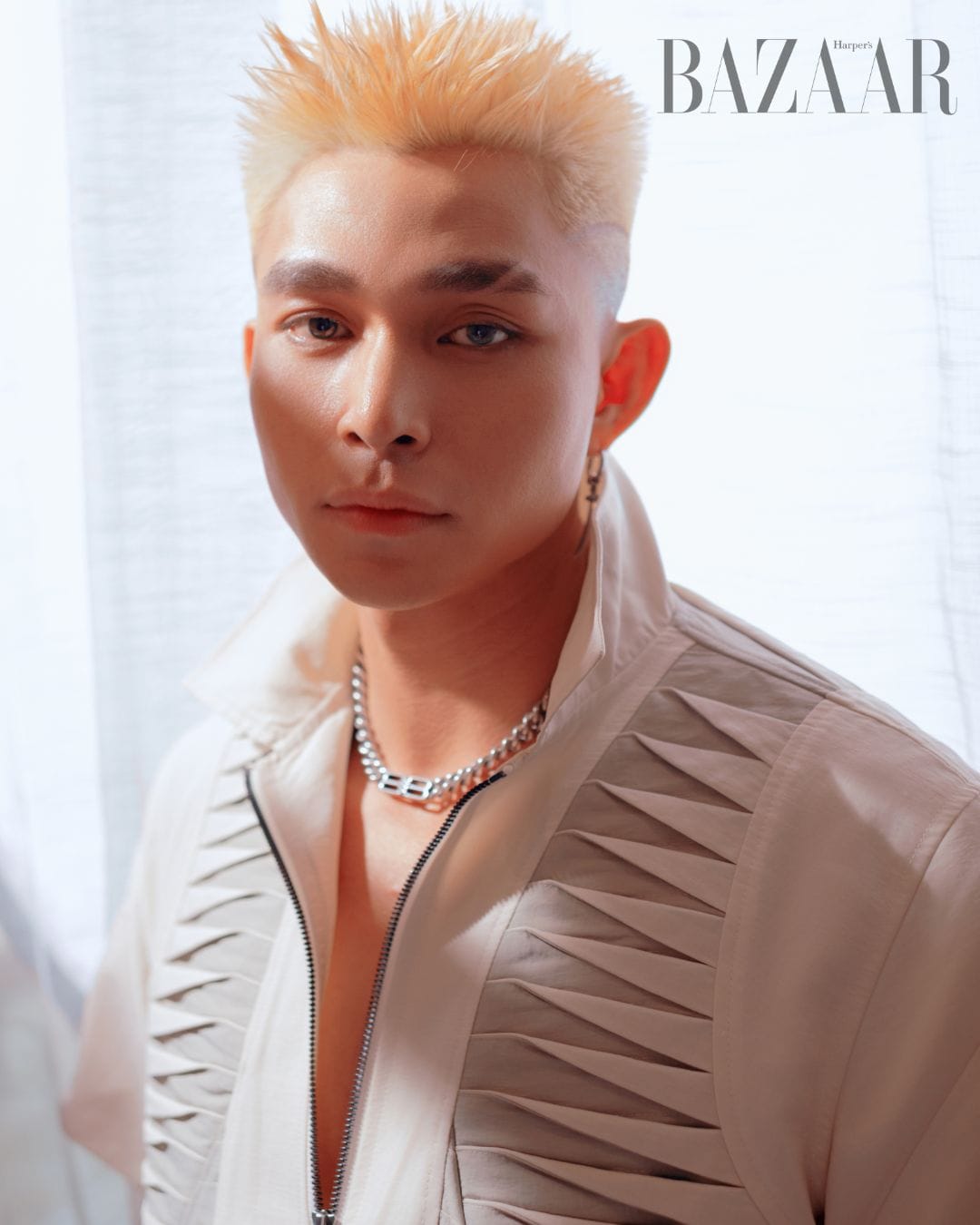 Jun Phạm: Hành trình từ 'Thỏ Trắng' đa tài đến biểu tượng nghệ sĩ toàn năng của showbiz Việt 6 Ảnh Jun Phạm - Jun Phạm đến với truyền hình thực tế để thấu rõ bản thân | Harper's Bazaar Việt Nam
