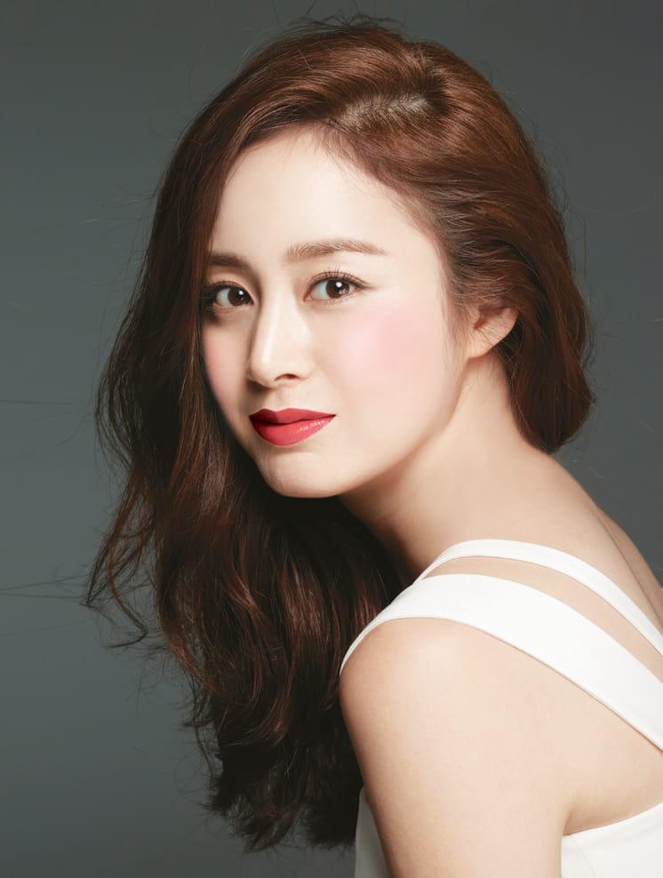 Ảnh Kim Tae-hee - Bí mật đằng sau vẻ rạng rỡ của Kim Tae Hee, Phạm Băng Băng | Harper's Bazaar Việt Nam
