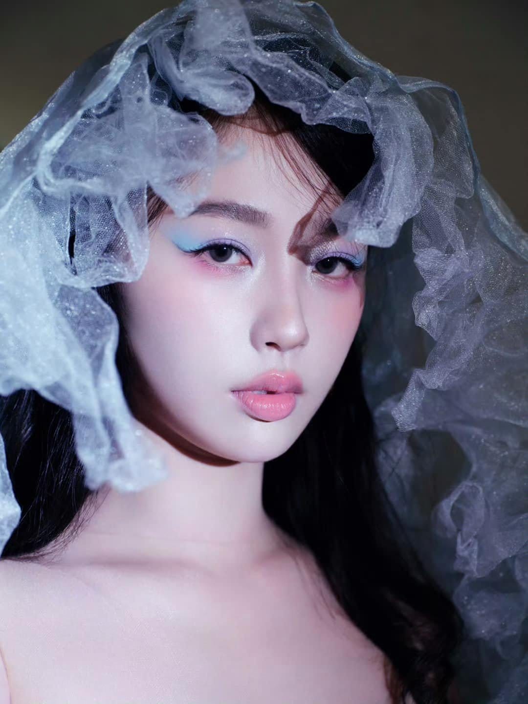 Ảnh Ngu Thư Hân - Ngu Thư Hân đổi gu ăn mặc, 'đánh bại' cả Bạch Lộc, Triệu Lộ Tư
