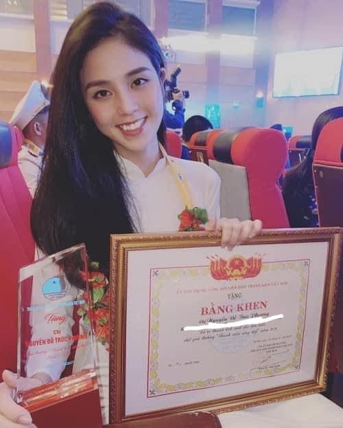 Nguyễn Đỗ Trúc Phương: Tiểu sử, hành trình từ 'Cô tiên từ thiện' đến biến cố pháp lý 4 Ảnh Nguyễn Đỗ Trúc Phương - Cô tiên" là ai mà khiến cư dân mạng bùng nổ nỗi thất vọng - Báo Người Lao Động
