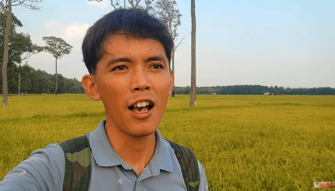 Tiểu sử Sang Vlog - 'Youtuber nghèo nhất Việt Nam' và hành trình truyền cảm hứng từ căn nhà tranh đến nút vàng YouTube 3 Ảnh Sang Vlog - YouTuber Sang Vlog bất ngờ bị "dí" sau thời gian yên bình