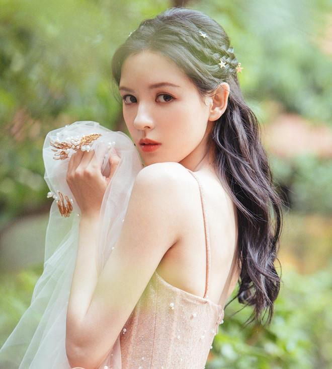 Trương Dư Hi: Nhan Sắc Búp Bê Sống, Hành Trình Bứt Phá Vươn Lên Sao Hạng A Và Chuyện Tình Cảm Đầy Tốn Giấy Mực