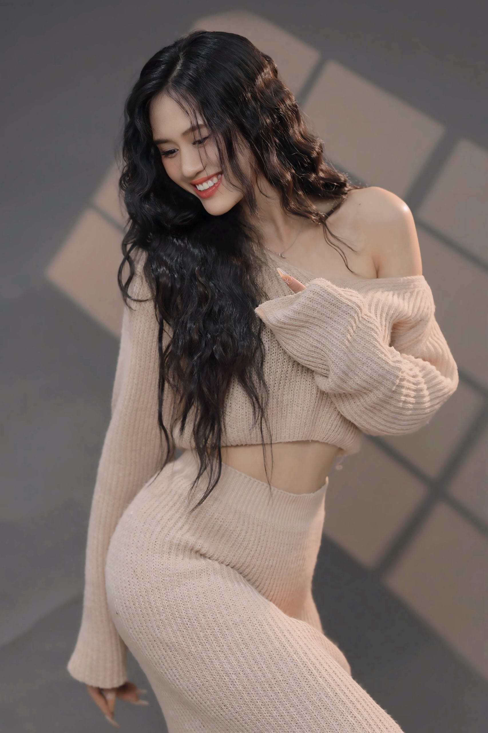 Tiểu sử Jee Trần - Giọng ca ngọt ngào từ 'Hot girl kẹo kéo' đến ngôi sao truyền hình thực tế 1 Ảnh Jee Trần - Jee Trần biến hóa hình ảnh sau thành công ở "Tỏa sáng sao đôi 2025"