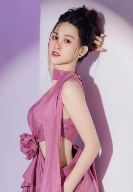 Tiểu sử Jee Trần - Giọng ca ngọt ngào từ 'Hot girl kẹo kéo' đến ngôi sao truyền hình thực tế 3 Ảnh Jee Trần - Nhan sắc ngọt ngào và hành trình của ca sĩ Jee Trần ở Đấu trường ngôi sao