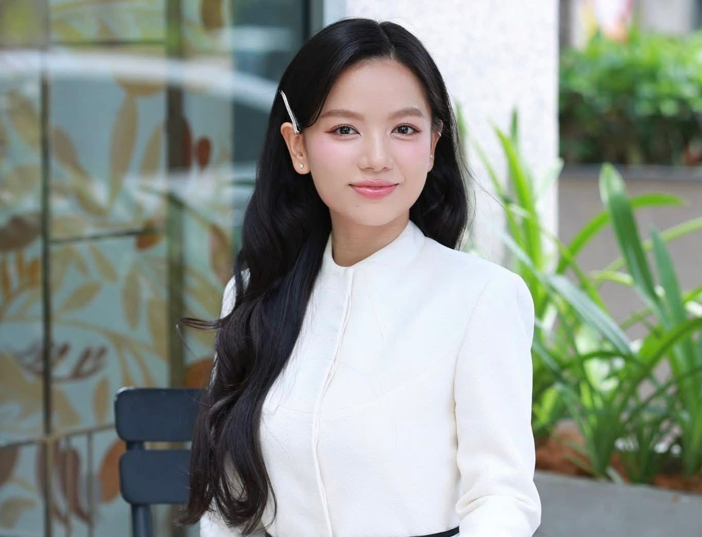 Ảnh Lê Hạ Anh - Nhan sắc đời thường của Lê Hạ Anh - 'bóng hồng' hiếm hoi trong 'Mưa đỏ'