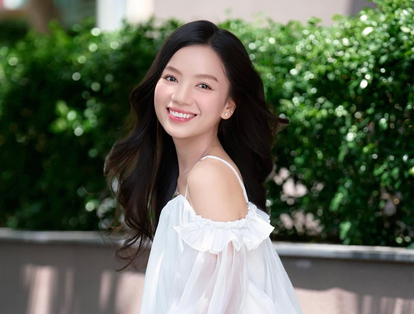 Ảnh Lê Hạ Anh - Nhan sắc đời thường của Lê Hạ Anh - 'bóng hồng' hiếm hoi trong 'Mưa đỏ'