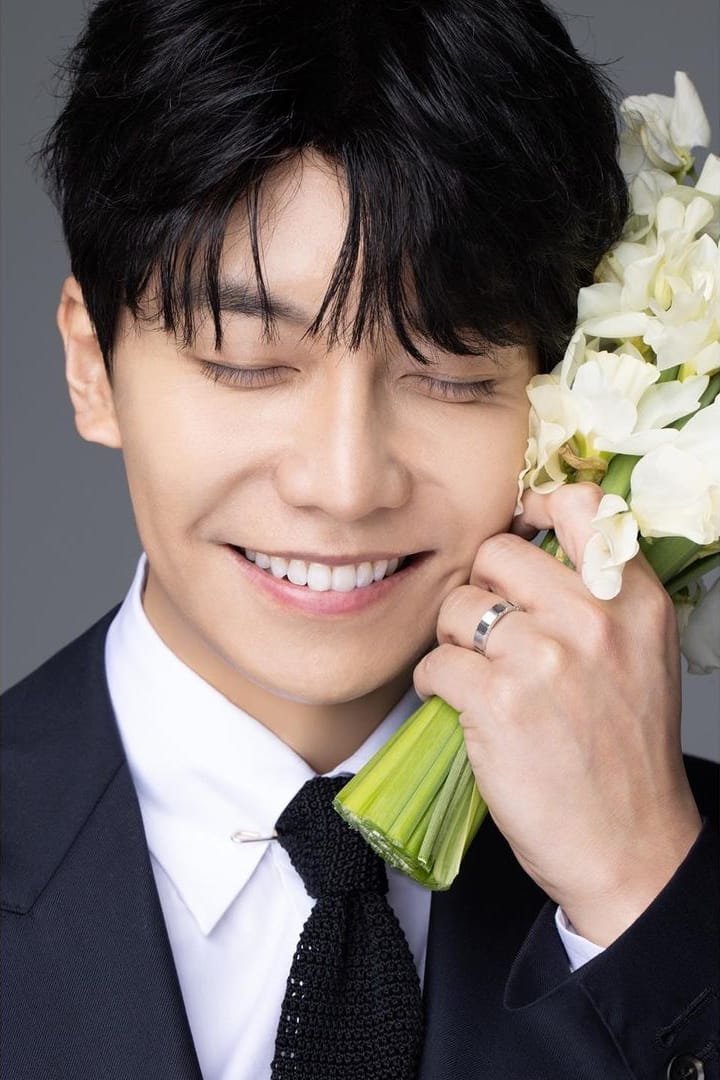 Ảnh Lee Seung Gi - Lee Seung Gi khoe ảnh cưới đẹp như mơ với Lee Da In
