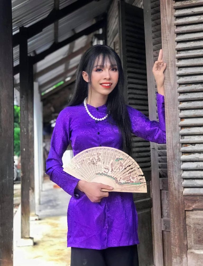Tiểu sử Võ Thành Ý – Từ tay trắng vươn lên thành ‘Má Cám’ sáng tạo nội dung đình đám với hàng chục triệu người theo dõi